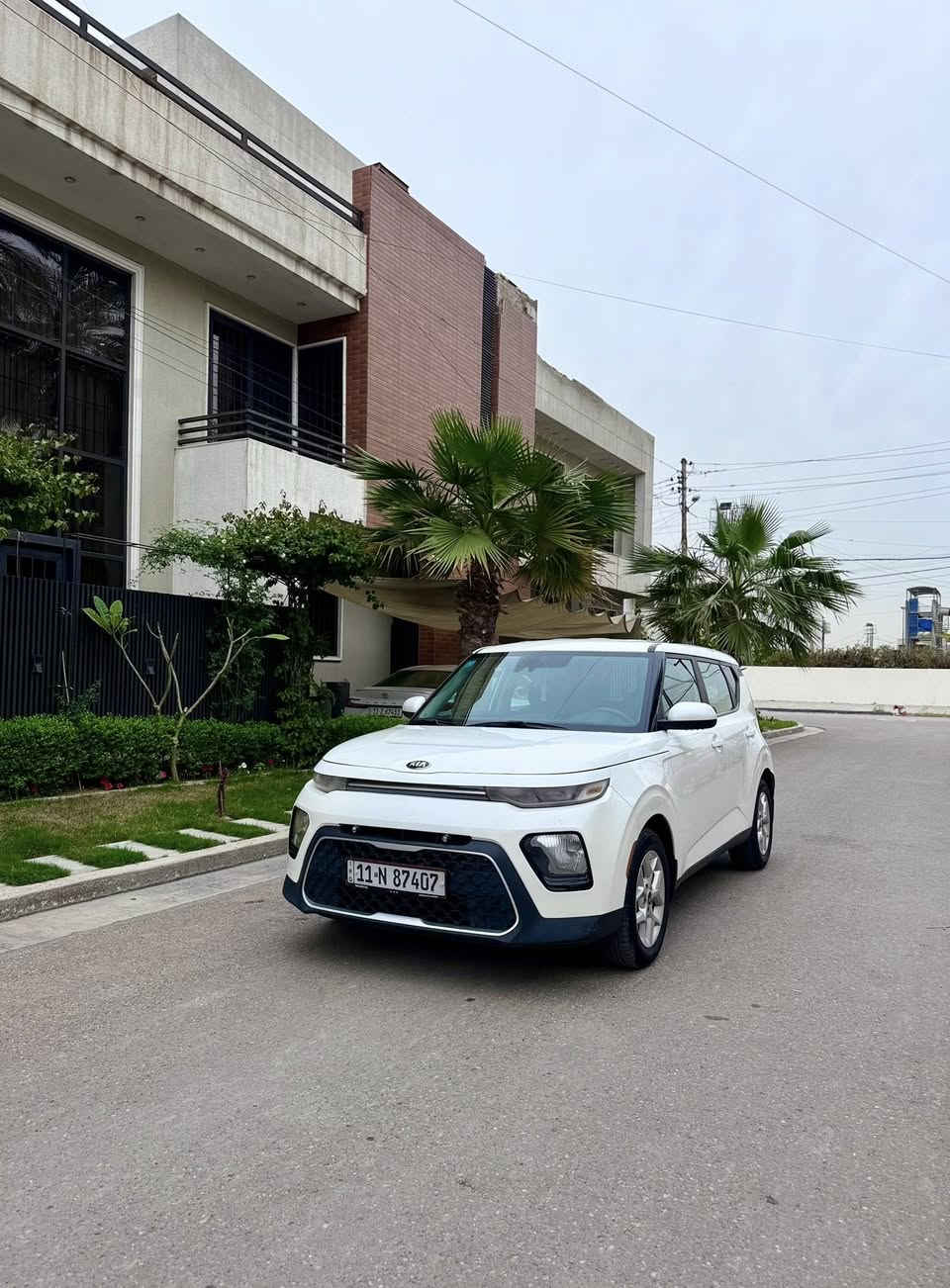 للبيع كيا صول ٢٠٢٠ فئة S وارد أمريكي
حادثة موضح بالصور والسونار هم موجود 
رقم بغداد الجديد المواصفات :.
محرك ٢٠٠٠ دوش
ماشية ٥٤ ML
رادار امامي 
نظام الخروج عن المسار
نظام توقف ذاتي خلفي
٣ أنظمة قيادة
نظام الخرائط (GPS)
مانع انزلاق 
شاشة كبيرة  
كاميرا دوارة 
مرآة عاكسة للضوء  
نظام كروس تحديد السرعة
حساس ظغط الاطارات
فول تحكم استيرن 
تخم تاير + باتري جديد 
السيارة جديدة جدا وبدون أي نقص ادامة كاملة ___________________
العنوان : بغداد /الكرخ   
السعر :  ١٣٣ $  وبيه مجال 
رقم الهاتف : *********** /***********
