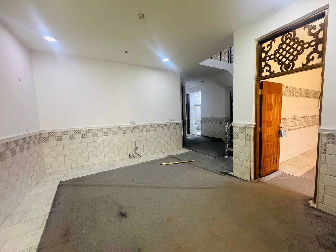 🏠دار للبيــــــــــع
بنـــــــــاء حـــديـــــث فـٓــــــارغ 

🌏فـٓــــي شــــــــارع 80 محيــــــــزم 4 قريب من الشارع العام

________________

المساحـــــة // 200م #طابـــو #مــــلك #صـــرف 

الواجهـــــــة //10م

النـــــــــــزال //20م

________________

🏗️🧱#الطابــــــــــــــق #الأرضـــــــــــــي

غرفه وصالــــــــــة وهـــــــــــول ومطبـــــــخ ومجمــــــــــع صحيــــــــــات داخلـــــــــي وخارجـــــــــي وگـــــــــــراج ...

🏗️🧱#الطابــــــــــــــق #الثانــــــــــــــــي

غرفتيــــــــــن وهـــــــــــول ومجمــــــــــع صحيـــــــــــات ... 

________________💲

للأستفســـــــار عــــــن السعــــــــر يرجـــــــىٰ تـــــــرگ تعليـــــق (السعـــــــــر) #وسيتــــــم #الـــــرد #خــــاص 

________________💲

#مكتـــــــــب

            🏗️🧱أمــــــــلاك بابــــــــل للعقـــــــار🧱🏗️

#الكائــــــــــن

🌏شارع_الكرامة_قرب_الضريبة_مقابل_التخطيط_العمراني

***********

         ***********📞☎️📞***********

                         

_____________________________________________
