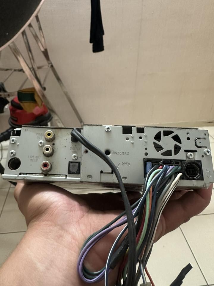 مسجل JVC احترافي ياباني اصل مكفول من تصليح او عطل الوان متغيره
يجي بلا بلوتوث اواكس وسيدي وراديو ويشغل حته اقراص DVD واذا عندك شاشة ممكن يعرض عليها 
مڪاني بغداد بسماية متوفر توصيل اذا تحب 
رقمي ***********
