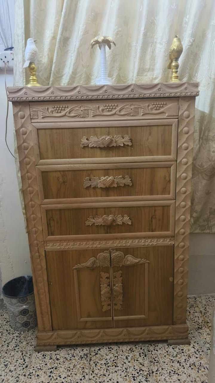 اسلام عليكم غرفه نوم للبيع نوع الغرفه ابراج شغل توصي شغل ثقيل غرفه جديده ما مستعمله رقم  ***********
