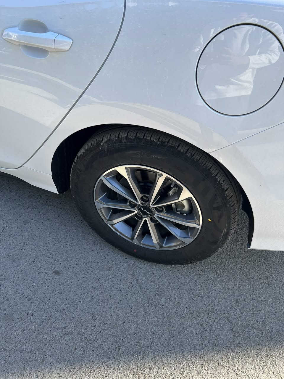 السلام عليكم 
بي واي دي  دستروير بعدها زيرو ماشيه الف  على وضع الشركه 
داخل ابيض وشاشه قلابه   بصمه وكارت مكان بغداد الامين 
السعر 18500          للاستفسار ***********
