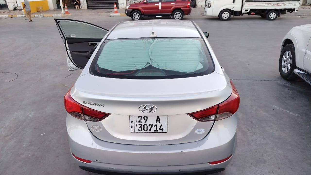 السلام عليكم النترة موديل 2014
سيارة بدون حادث ليبل واحد سونار مرفق سيارة گير ومكينة وحدادية جاهزة من كلشي السيارة بأسمي 
عنواني واسط الصويرة للاستفسار اكثر اتصل 
***********
