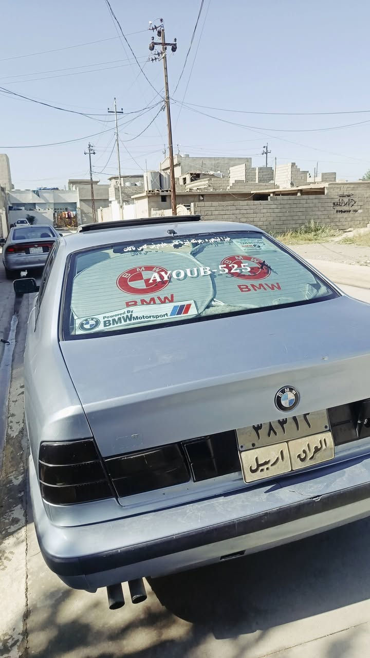 ​بۆ فرۆشتن: BMW 525i مۆدێل 1992
سەیارەیەکی کلاسیکی BMW 525i مۆدێل 1992 بۆ فرۆشتنە بەم تایبەتمەندییانەوە:

​ڕەنگ: شینی ئاسمانی (سبوخ عام)

​تایبەتمەندییەکان: 

​گێڕ ئۆتۆماتیک (مەسوبە، تازە بەستراوە)

​تاخمی پێش مەزوبەتە

​داشبۆرد فۆرمیکا (زۆر تازەیە، هیچ تەقیوی و کێشەیەکی نییە)

​سڵاید (کارەبایی)

​کوشن جلد

​کوشن هیتەر

​جام کارەبایی

​تەبرید (خازی نییە)

​دوگمەی سپۆرت (ئیش دەکات)

​مەکینە: 525i (سەرفی هەیە)

​باری تەنەکە: لێدانێکی زۆر کەمی هەیە (نیو پەنجە شانسی کرتوە)

​مەسرەف و عەیب: 

​پێنج وەرەقە خرامەی تێدایە (دوای مامەڵە بۆتە گەرێنمەوە)

​شەیالی گاردنەکەی شکاوە

​نرخ: ٤٦ وەرەقە (قفڵ)
شوێن: کەرکوک
بۆ پەیوەندی: ***********

