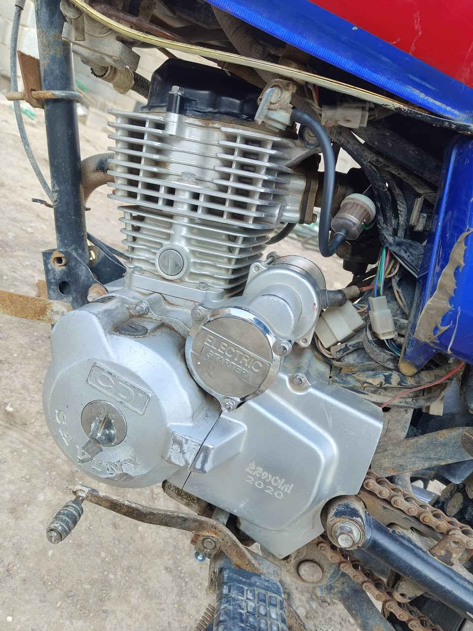 اوراقهه كامله 
موديل 20 المكينه ما مفتوحه كلش ناعمه
نقصهه باتري بس 
لايت امامي شغال
لايت خلفي و اشاير واكفات
دراجه نضيفه كلش وما متعوبه د
سعره 350 وبيهه مجال قليل


**إذا كنت صاحب هذا الإعلان وتريد حذفه لأي سبب، رجاءا أرسل رسالة إلى الدعم الفني**