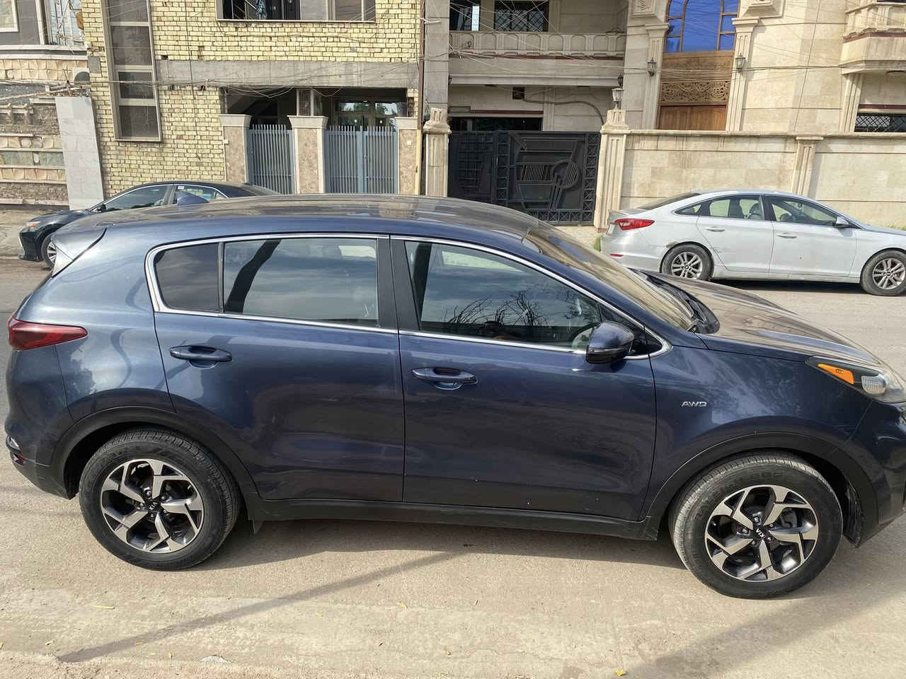 كيا سبورتج موديل 20 وارد امريكي كلين بدون حادث فقط سرقة الجوزه مال سويج وهنا صار بيها صبغ الباب الامامي عكس جهة السائق بدون دواخل بدون ايرباك محرك 2400 gdi گير at 
رقم اربيل تريد تحويل او وكاله سونار مرفق بالمنشور ماشيه 77 الف ميل لايت زينون فور ويل مانع انحدار ومانع انزلاق ونقطه عمياء و3 وضعيات قياده كشن السائق كهرباء كشنات مخمل وتدفئه بالكشنات شاشه كار بلي قطعتين تبريد السعر 156 وبيها مجال الاتصال *********** مكاني بغداد
