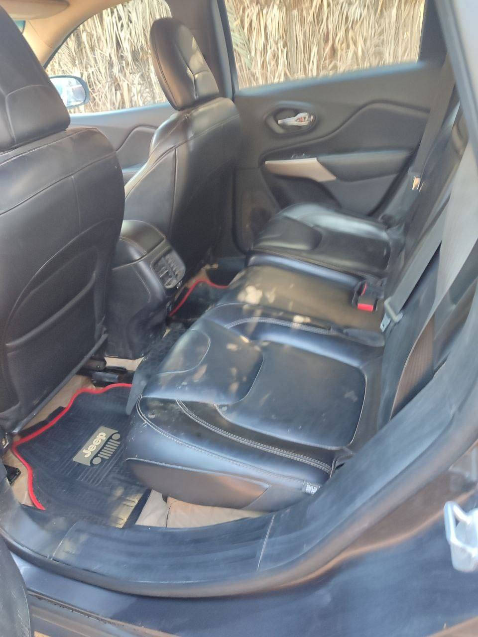 السلام عليكم جيب بزون ٢٠١٨ مكينة أربعة سلندر لمتد رقم بغداد مواصفات كاملة ما عدا الفتحة مكانها في بغداد السعر ١٢٨ ورقة رقم الهاتف ***********
