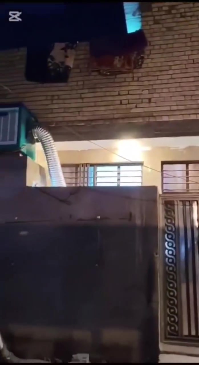 بيت للبيع يقع مقابل شقق الطالبيه مجاور مدينة الصدر في شركة رمضان المبارك بناء جديد 2025 طابقين فرع مختصر جدا هادء يحتوي يحتوي على غرفتين نوم وحمامات عدد اثنين استقبال معزوله عن البيت المنطقة كامله الخدمات للاستفسار الاتصال على الرقم ***********
