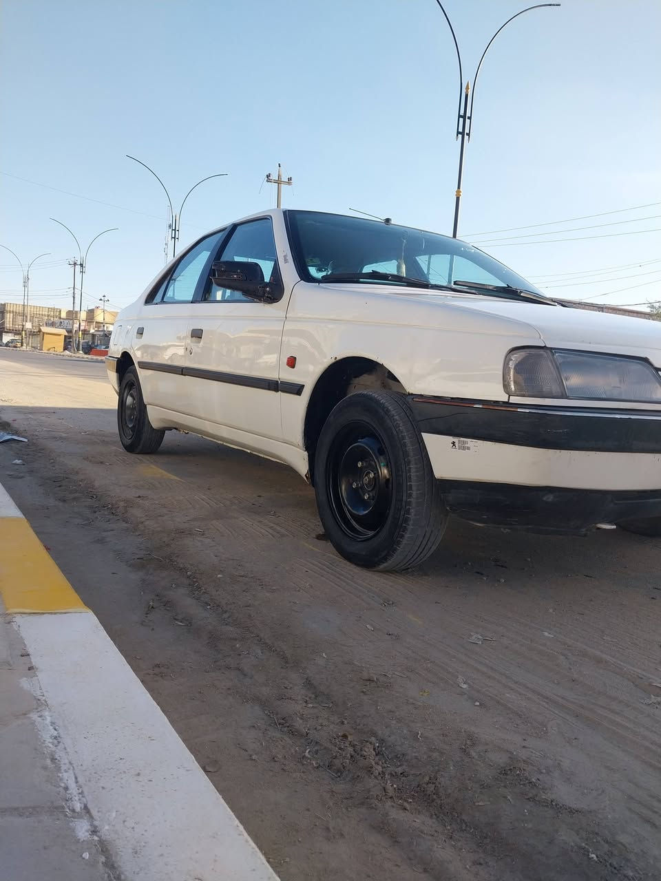 السلام عليكم 405 مديل 2010 رقم ذي قار انكليزي مكفوله جديده ما عايزه برغي كهربائيات جديده مكينه خير من الله مكفوله حداديه 100بل 100 ما متواجد على الفيس الاستفسار على الرقم ***********
