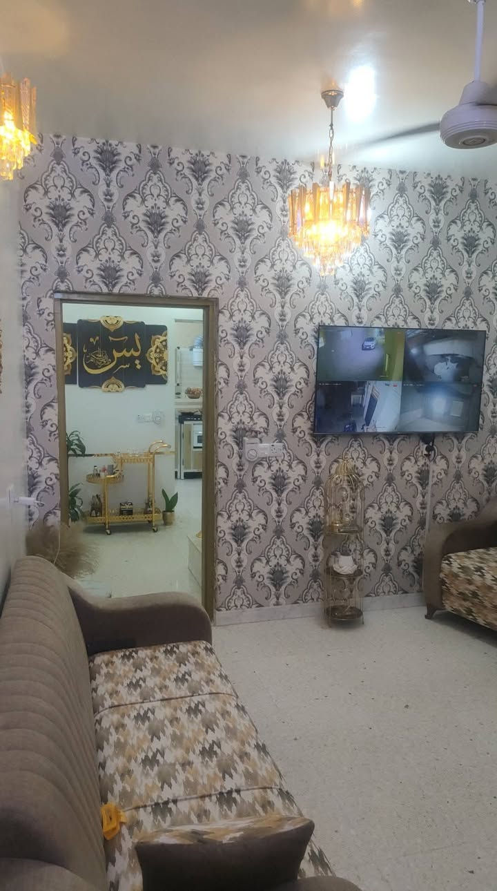 #للبيــــع 
🏠 دار مساحة ٥٥ م داخل قيصرية واجهه ٤ م 
عرض القيصريه ٥ متر
 يحتوي على غرفتين نوم وصاله وحولي وخدمات ومطبخ بيت جاهز للاستلام والاستثمار يأجر ٧٥٠ في حاله استثماره 
البيت مجهز مبرده مركزي موزعه للبيت من ضمن السعر  
العنوان الاخطل الفرع المقابل لقصر بلاسم ثاني قيصريه على اليسار
السعر المطلوب ١٧٥ مليون يعني بسعر قطعة أرض وقابل للتفاوض
#للاستفسار ***********

