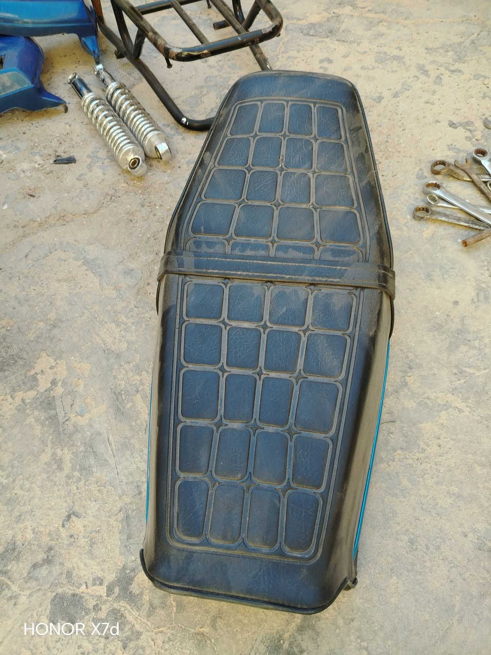 السلام عليكم ذني الغراض للبيع الكشن جديد كلش ما مستخدم  ***********
