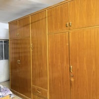 غرفة صاج للبيع والكنتور ملحق ٥ ابواب جرباية ثقيلة وميز تواليت و ٢ كومد...