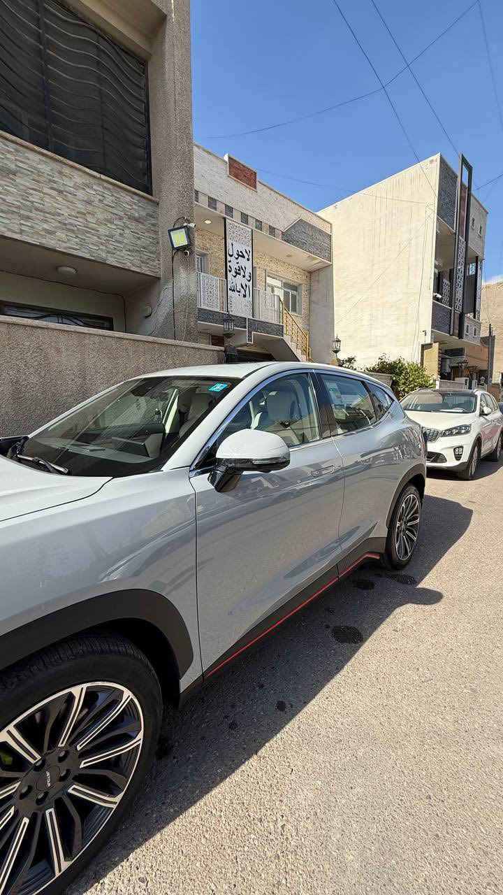 جيتور داشنك فئة اللاكجري  2025 اسمنتي
ضمان شركة هارلم ، مع رقم سهل ومميز
ماشية 8500 كيلو فقط 

المحرك: 4 أسطوانات L1.6 تيربو 197 حصان حقن مباشر ناقل الحركة: DCT اوتوماتيكي من 7 سرعات

استهلاك الوقود: 7.7 لتر لكل 100 كم

المواصفات

﻿﻿إطارات قياس 20 إنج

﻿﻿فتحة سقف بانوراما

﻿﻿مقصورة الركاب من الجلد الفاخر

﻿﻿مقعد السائق والراكب كهربائية

﻿﻿مقعد السائق مع ذاكرة لحفظ وضعيات الجلوس

﻿﻿مقعد السائق مبرد ومدفاء

﻿﻿مقعد الراكب مبرد ومدفاء

﻿﻿كاميرات محيطية 540 درجة

شاشة التحكم بقياس 15.6إنج

شاشة القيادة بقياس 8 إنج

نظام ابل كاربلاي واندرويد اوتو

﻿﻿رادار تفاعلي

﻿﻿تحذير مغادرة المسار

﻿﻿نظام القيادة شبه الذاتية

﻿﻿نقطة عمياء

﻿﻿نظام تحذير الاصطدام الامامي والخلفي

﻿﻿إنارة محيطية

﻿﻿إنارة ترحيبية

﻿﻿المرايا الجانبية قابلة للطي كهربائياً

﻿﻿شاحن هاتف لاسلكي سريع

﻿﻿خاصية إغلاق الشبابيك وفتحة السقف عن بعد

﻿﻿مصابيح أمامية أوتوماتيكية زينون مع مصابيح نهارية LED

﻿التكيف التلقائي مع الضوء القريب والبعيد

﻿﻿مسند الذراع الوسطي مع ثلاجة

﻿﻿دخول ذكي (بصمة)

﻿﻿تشغيل عن بعد

﻿﻿صندوق كهربائي

﻿﻿نظام الفرامل اليدوية الاوتوماتيكي Autohold

﻿﻿وضعيات قيادة متعددة

﻿6 وسائد هوائية

﻿﻿موسيقى ترحيبية

﻿﻿عتبات الأبواب مضيئة

﻿﻿نظام تنقية الهواء مع شاشة لعرض البيئة الخارجية

حساس للمطر

السعر 25،750 د.ع 

السيارة في بغداد الاعظمية

التواصل ***********
