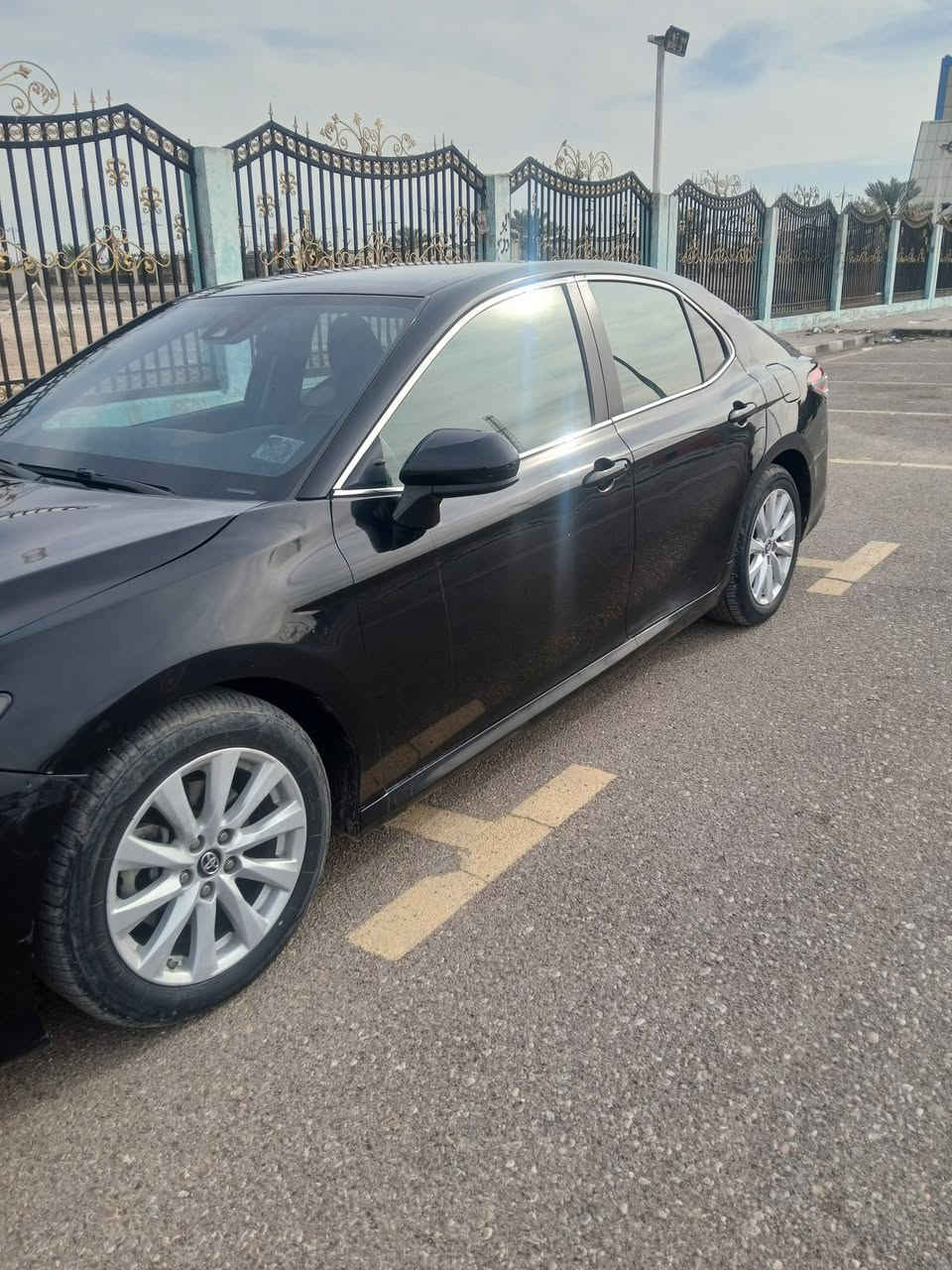 كامري ١٩ حادثها بس دعاميه وهنا بالعراق صار جاملغ خلفي وطخات ونصبغت حزام رقم معوقين بصره صارت حره السياره جاهزه السعر ١٣٧ وبيها مجال ***********
