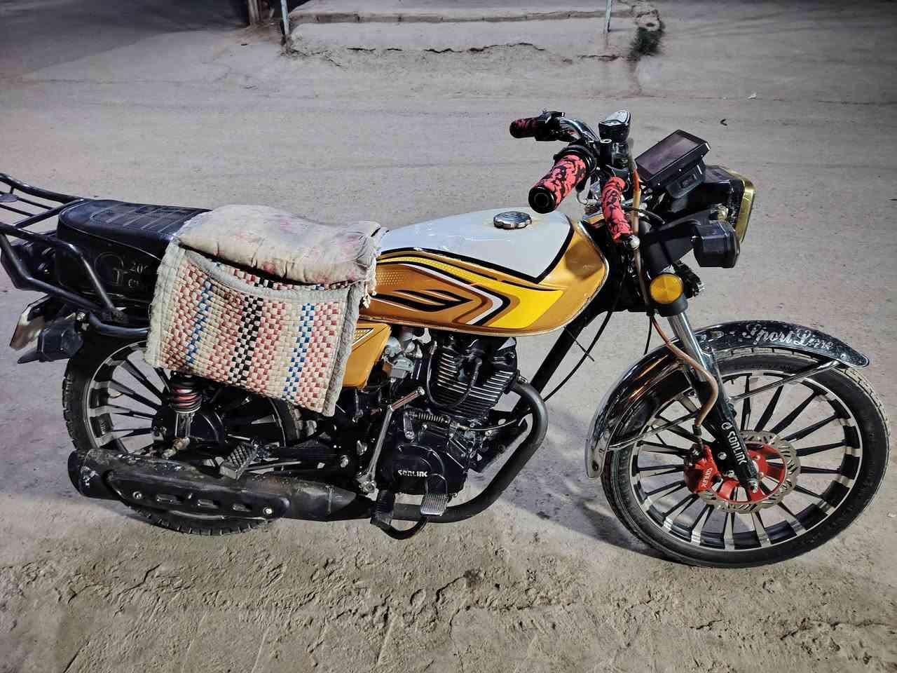 سلام عليكم دراجه سيفان باب اول 25بس صفاحيه  وحده مبدله ولباقي كله شغال دشبول اشاير مله شغال 750وبيه مجال قليل مكاني ديالى خالص سعديت الشط  ***********
