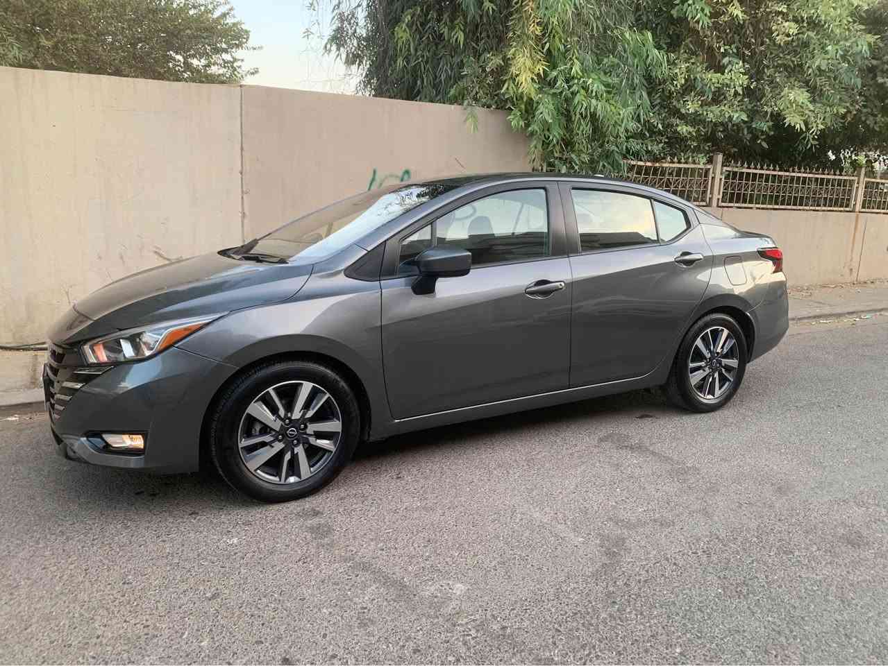 Nissan versa SV 2023 جاملغو بنيد سبغ ئيرباگ سوكانو شان ته قيه مواصفات sv ره قه مه سه ياره كه تحويل وه كاله به شه رت گيرو مكينه به شه رت *********** أربيل, العراق
