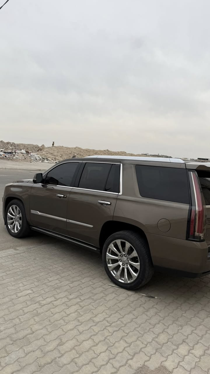 سلام عليكم كديلاك سكاليد موديل 15 فول موصفات اعلى فئة كفاله عامه السعر 175 وبيه مجال قليل رقم الهاتف ***********
