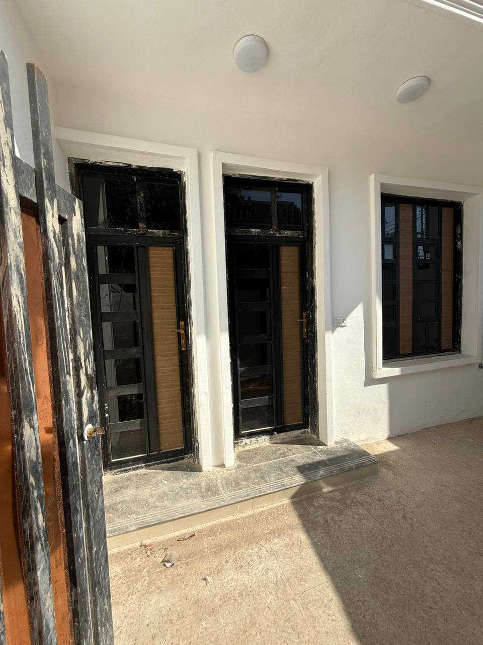 السلام عليكم      للبيع بيت مساحه (120م) 
              الواجه 6     النزال 
#بغداد_الدوره_ابودشير_مربع_طرشي_السلام
الطابق لارضي 1⃣
حمام خارجي
مدخلين 
ستقبال 
مطبخ 
خدمات
منور
غرفه نوم
الطابق لاول2⃣
ثلاث غرف نوم 
خدمات 
بلاكون 
             بناء جديد 2026 
جمسم بورد ارضيه بورسلين درج مرمر بناء درجه اولى
اي ستفسار راسلنه خاص او واتساب ***********
لدينا عرؤض مختلفه باسعار ومواقع مختلفه
