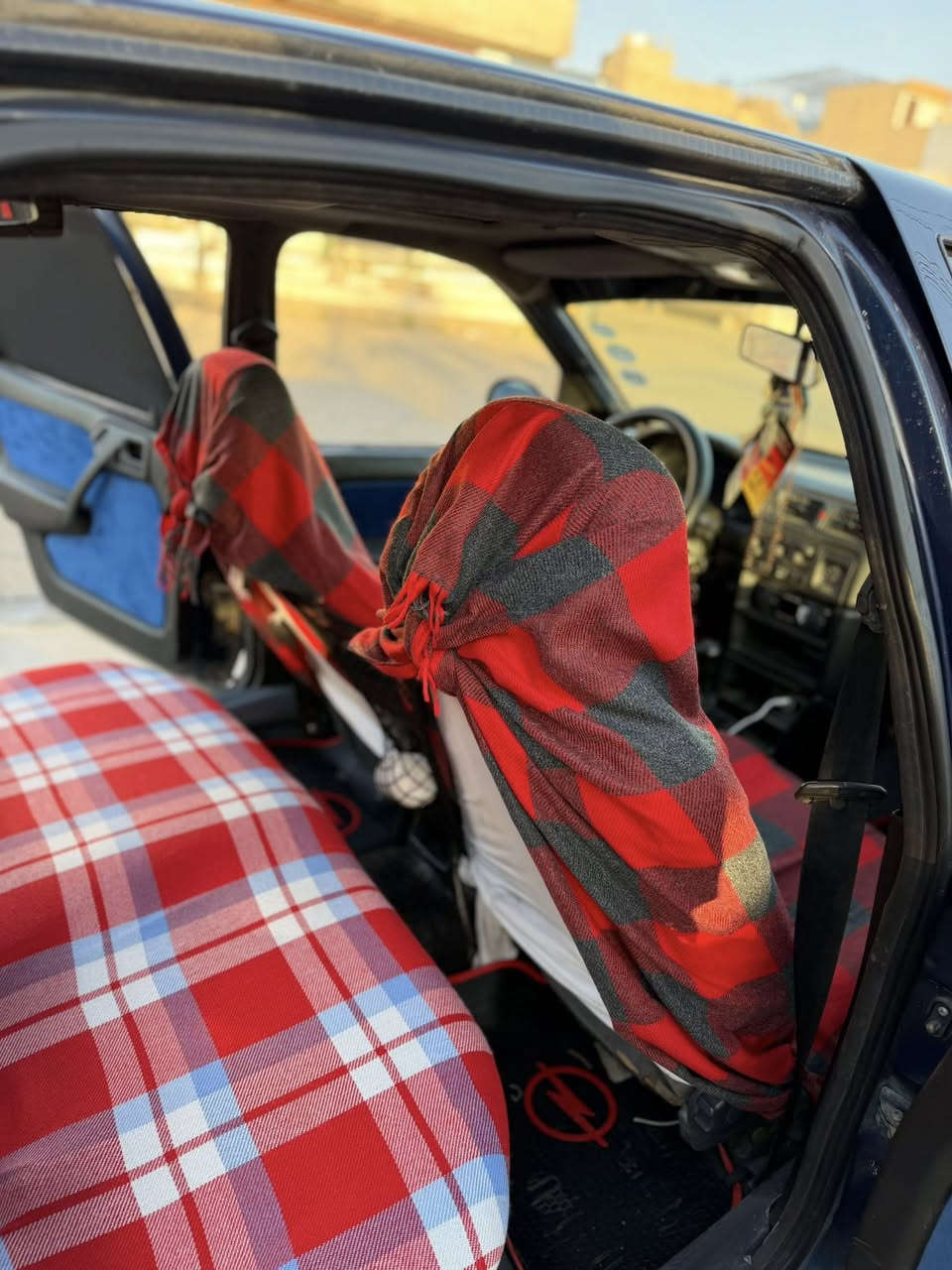 اوبل موديل ٩٣ بس جاملغ خلفي بدون دواخل علية سيستم صوت اربه ابواب سبورت كيج الكتروني اربع جامات كهربائي صدر جديد سياره اب اسمي سعره ٥٨ مجال *********** مكاني كركوك
