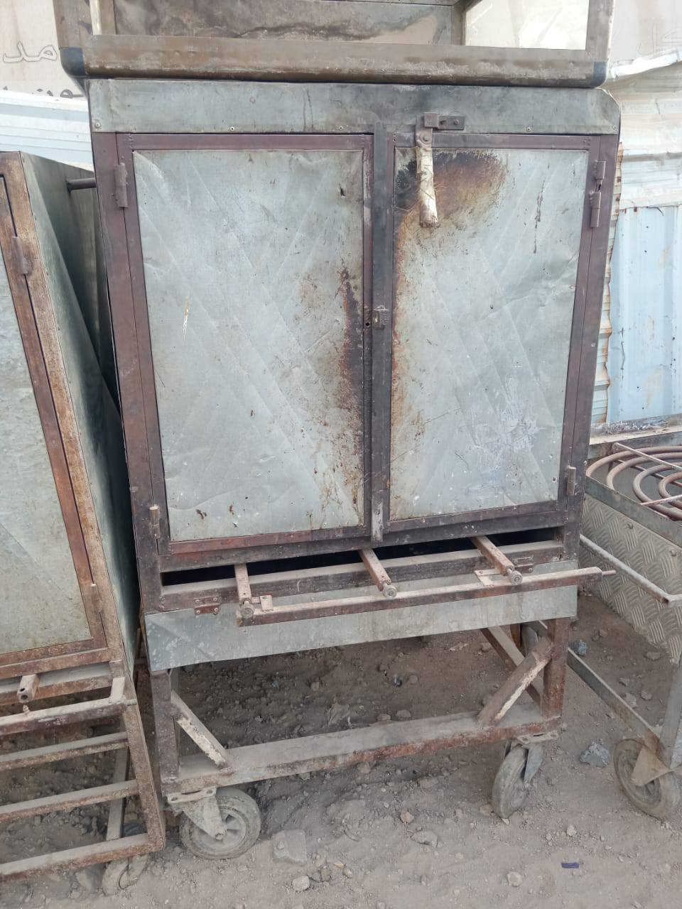 سلام عليكم فرنين للبيع سعر الواحد ١٠٠ الف المكان بغداد المعامل الباويه 
الهاتف ***********
