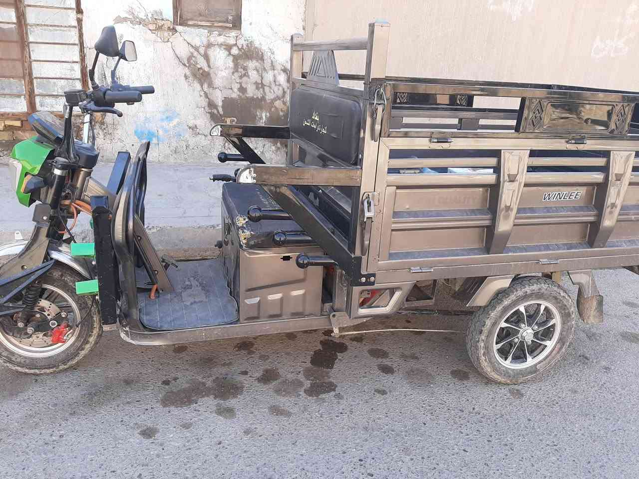 السلام عليكم
شباب ستوته شحن الفحل المضلع الحجم الجبير ستوته نضيفه فول  برغي ماناقصها شغل وتطلع ٦ بطاريات
سعرها مليون ٥٠٠ الف
مكاني فلوجه ***********
