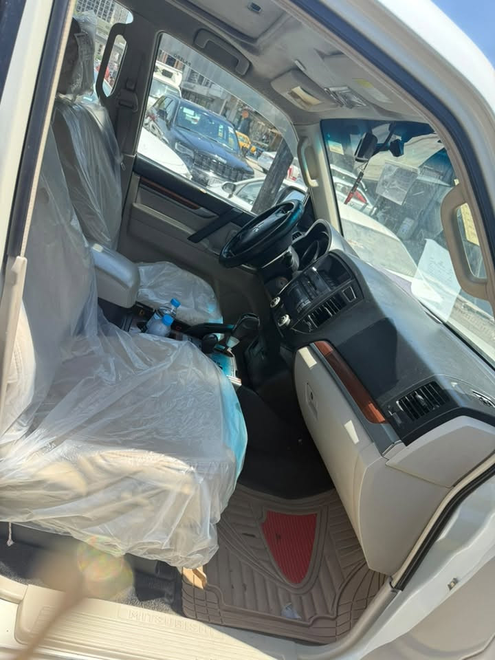 السلام عليكم باجيرو ٢٠٠٨ رقم بغداد حبتور فول للاخير ام الدمام مري شفط بانوراما كشنات كهرباء تحكم ستيرن جهتين تبريد ثلج ٣ قطّع تبريد معروفه كشنات جلد مدوشمه صدر جديد سياره جاهزه مكانها بغداد الغدير مقابل شقق زيونه عارضها ١١٤ وبيها مجال بسيط ***********
