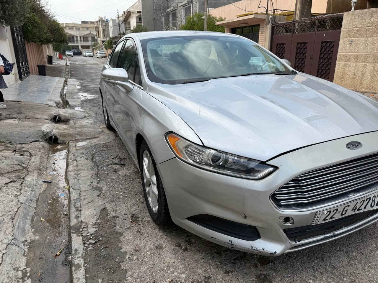 فورد فيوجن  2016 بجم كبس بيها ضربه بالجاملخ خلفي وشوي من باب خلف سايق وبيها مكانات بارد موصفاتها sel تبريد خلفي شاشه  مواصفاتها معروفه 
*********** أربيل, العراق
