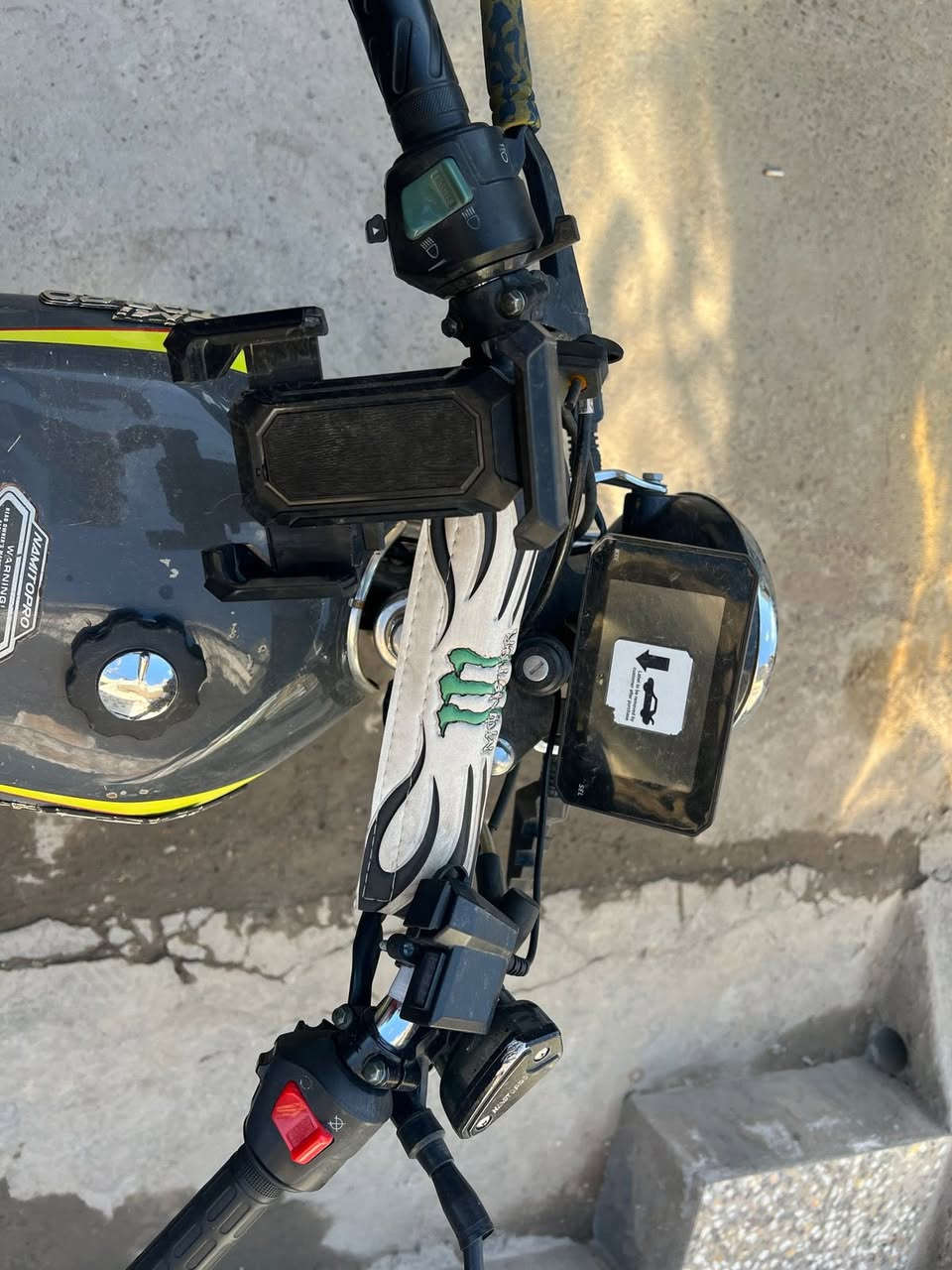 السلام عليكم 
نامي برو 
مرقم -مرقم -مرقم 
رقم صلاح الدين مكاني بغداد 
موديل 25 
محرك 200 
الدراجه بيهه دخانه مال رنكات وبيهه الكير المره الثالثه تفلت 
الباقي كله مكفول رايدهه 1150 قفل ماتوقع اكو اي دراجه وموديل 25 بهل سعر مكاني بغداد الخطيب*********** .
