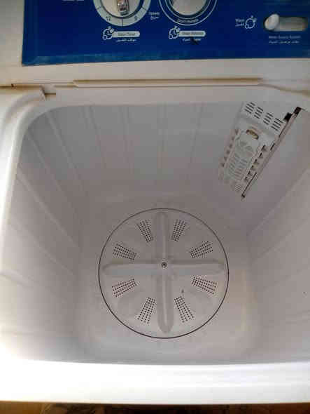 غسالة مستعملة شغالة للبيع السعر ١٠٠ وبي مجال عنوان ثعالبة ورة سيطرة الشعب الشراي  على الرقم ***********
