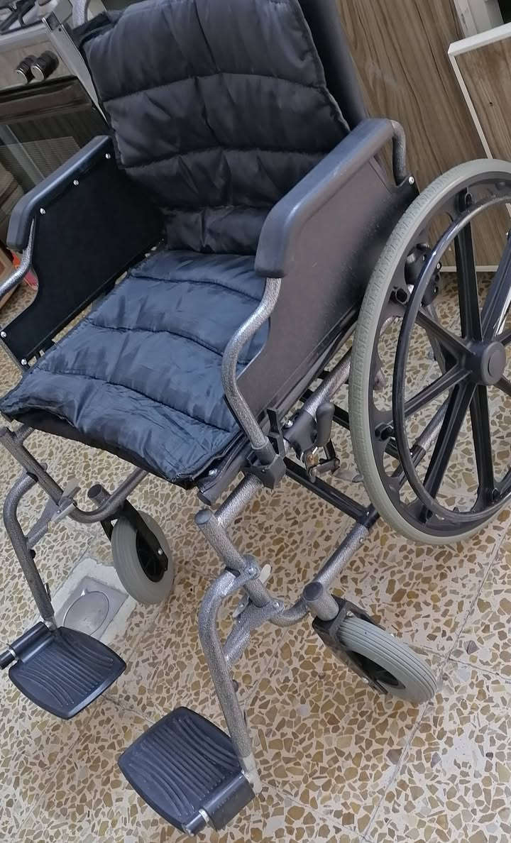 عربانه للبيع نظيفه حيل مستعمله مابيها اي خدش ولاضرر بيها بريك من الجهتين سعرها ١٨٠ عنوان السبعاوي الشراي تواصل عالخاص ***********
