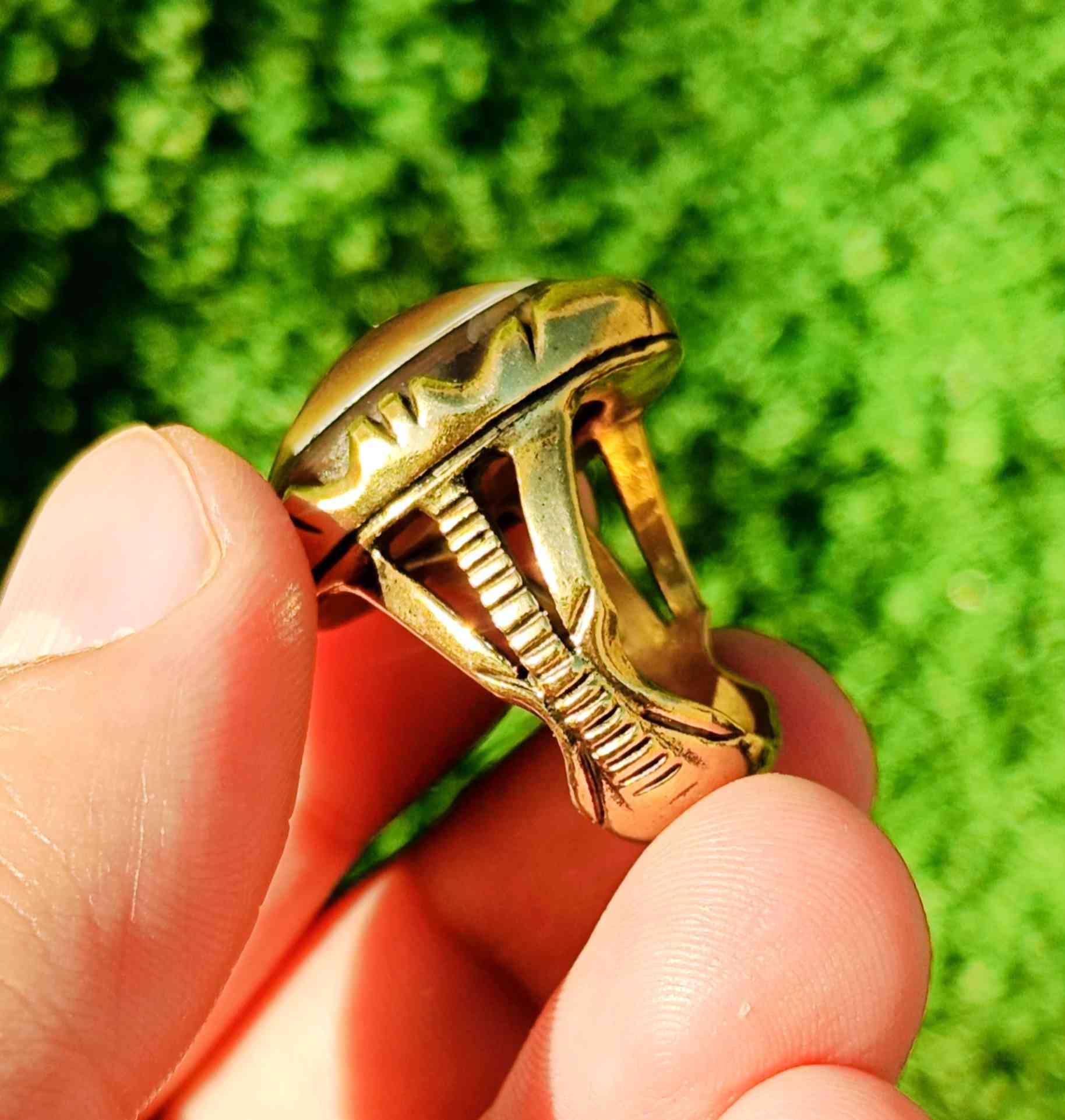 سلام عليــــكم 🫷🏿👇👇

تحفه وجمـال(جزعــــه عسليه يماني ذمه) 

صياغه تخبل وثكيلــــه(نحاس لايصدى) 
قيــــــاس الخاتم(22..23)

يوجد توصيل بدون مراوس او حجز مكاني سماوه سعـــره مع التوصيل(20)🔒🔒


**إذا كنت صاحب هذا الإعلان وتريد حذفه لأي سبب، رجاءا أرسل رسالة إلى الدعم الفني**