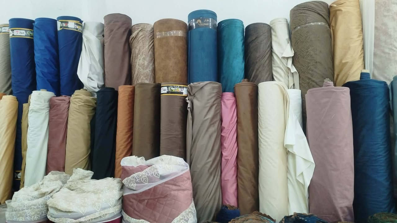 توفر ستائر قديفه (ساده .مشجر. ماء الذهب .ورق جدار. ووتر بروف) 
باسعار جدا مناسبه
ومتوفر توصيل لكل العراق 4 
*********** ادهم
