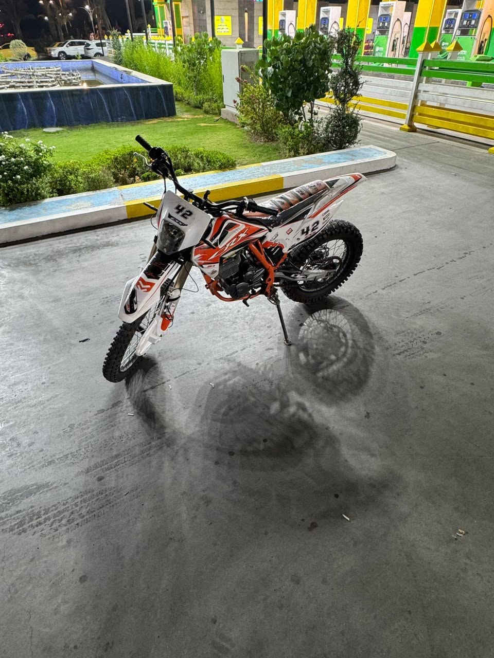 CRX 300CC
الدراجه خير من الله نضيفه وحلوه تريد بس جناي 
مكفوله كير ومحرك تجي تفحص وتروح السعر 1600 و العنده مراوس يطبلي خاص مكاني بغداد بغداد الجديده ***********
