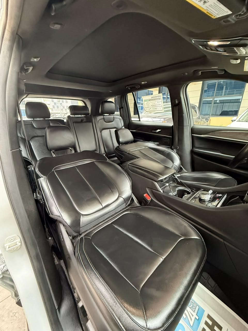 Jeep 4xe 2024 جيب هايبرد
- [ ] ماشية 45 الف ميل 
- [ ] سيارة جدا نظيفة و جديدة 
- [ ] مغلفة نانو طافي أعلى فئة و بي ضمان خمس سنوات 
- [ ] بانوراما 
- [ ] شاشتين 
- [ ] كاميرات 360 درجة 
- [ ] رادار خلفي و امامي و جانبي مع تحديد مسار 
- [ ] تدفئة ستيرن و كشنات
- [ ] - كشنات امامي كهرباء
- [ ] بصمة + دخول ذكي
- [ ] حادث اخو الماكو طخة بسيطة بالدعامية (انظر الصور مع المنشور )
- [ ] رقم الشاصي 1C4RJYB64R8521046
- [ ] بدون ايرباك ( يعني الايرباك مطاك)

شراي اتصل نتفاهم...  *فقط بيع*  .... *
سعر 35,300$* يعني 353 ورقة و بيها مجال بسيط حق الجية 
للاستفسار ***********
مكان السيارة بغداد - المنصور
