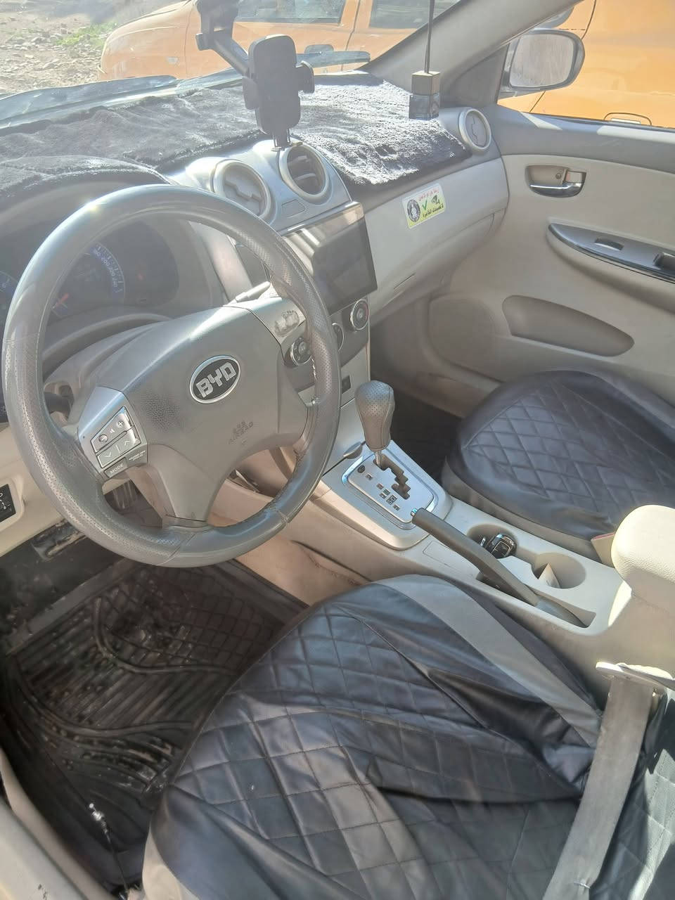 السلام عليكم
BYD 2016  ابيض خصوصي
اقرة منشور قبل ماتتصل 
 جي 3 رقم بغداد  هزه جديده سنويه ٢٨
سياره جاهزه من كلشي نضيفه جداً 
تدفئه شغاله 
تحويل مباشر  بأسمي وشرط تحويل 
سياره مال بيت  ع كد الدوام روحه ورجعه صدر ٧٠٪؜ 
مشط ستيرن جديد
تايرات جدد 
شاشه 
كامرا 
بصمه 
فتحه سلايت
اشاير بالمريات
فووول الفول 
جاهزه ترايك وين ما يعجبك 
بيها قطعتين فقط باب سايق بي طخة صندوق بي طخة فقط
السعر ٦٣
العنوان مجمع بسمايه السكني 
للاستفسار ***********
