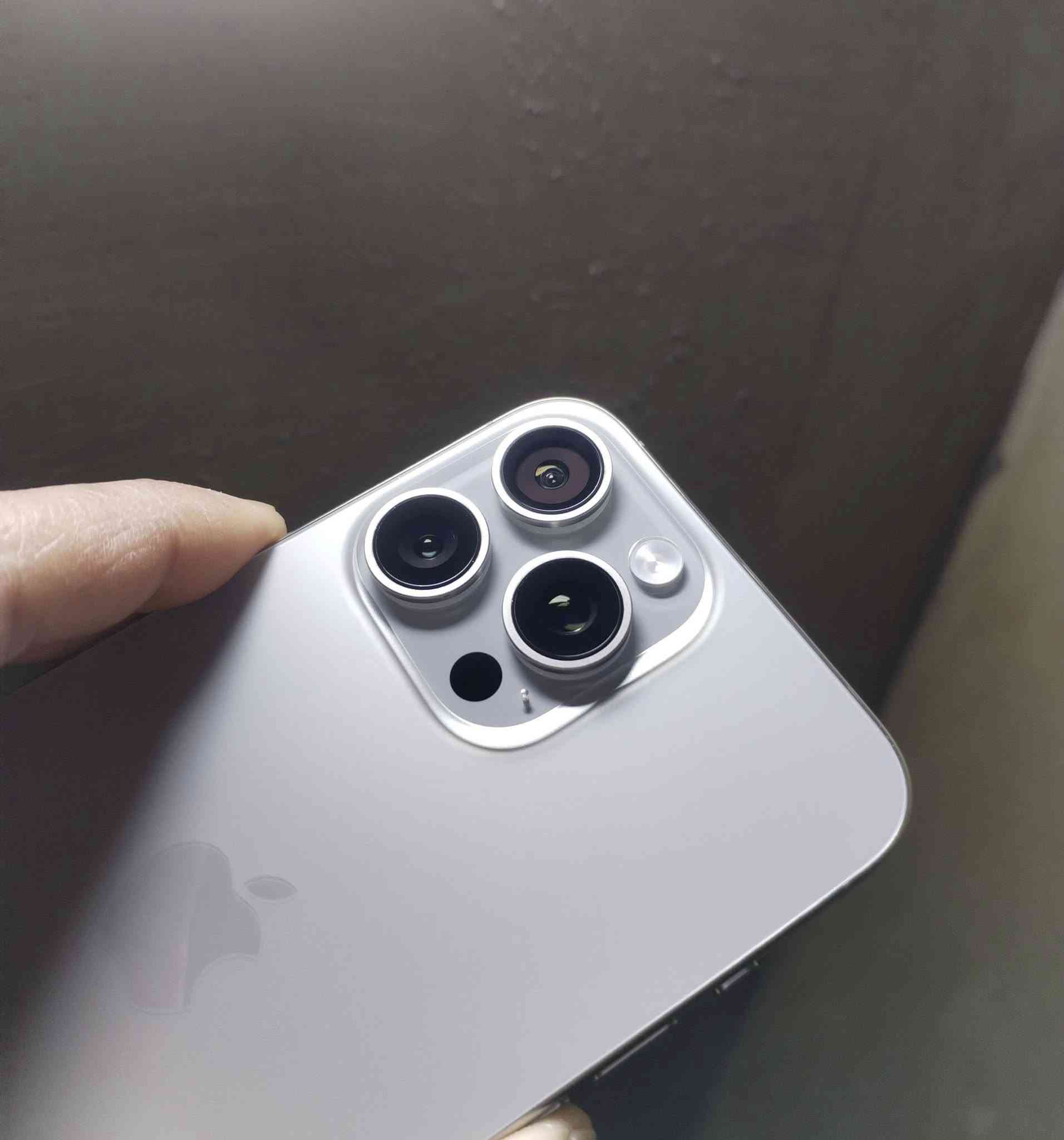 ايفون 15 برو ماكس  ضمان وكاله ماستر اصلي
ذاكره 256 بطاريه 98 بلاد ونضافه 
جهاز لا مفتوح ولا مصلح وين ميعجبك افحص وتر بروف الون تيتانيوم  ملحقات كامله السعر 
مليون و125الف قفل بغداد 
*********** وتساب
