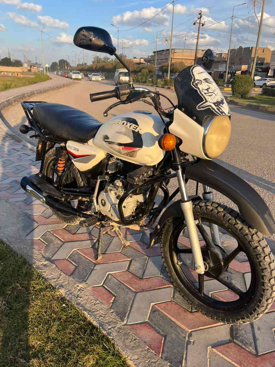 دراجة بوكسر 2019 اوراق اصولي
مفتوحة مرة وحدة وغراض كلة من الوكالة الله شاهد على كلامي دراجة انضف من الصور  تايرات الامامي باكستاني اصلي والخلفي اصلي كابريتر اصليه دراجة خير من الله شلعة تشك الكاع دراجة ما متعوبة ابد ايدي بيهة دهن كلة من الوكالة 

السعر ٨٥٠  خواتهة بلشارع كلهة ب مليون ومليون وربع 
مكانهة حلة  شارع ٦٠ متواجد واتساب فقط 
الرقم ***********
