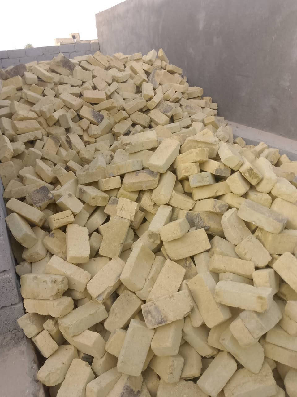 بيت هيكل وراه البراز
مساحه 150 مبني بيه غرفه وصاله ومطبخ وصحيات  بيبان وشبابيج كامله 
وياه 16 شيلمانه ودبل طابوك و250 بلوكه سعره 16 وبيه مجال 
رجان بس شراي يراسلني


**إذا كنت صاحب هذا الإعلان وتريد حذفه لأي سبب، رجاءا أرسل رسالة إلى الدعم الفني**