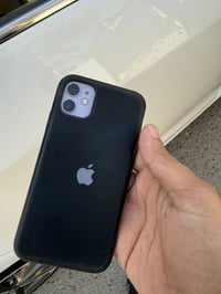 ايفون 11 عادي مبدل شاشه تفصيخ وضهر للبيع سعره 190 وبي مجال مكاني بغداد...