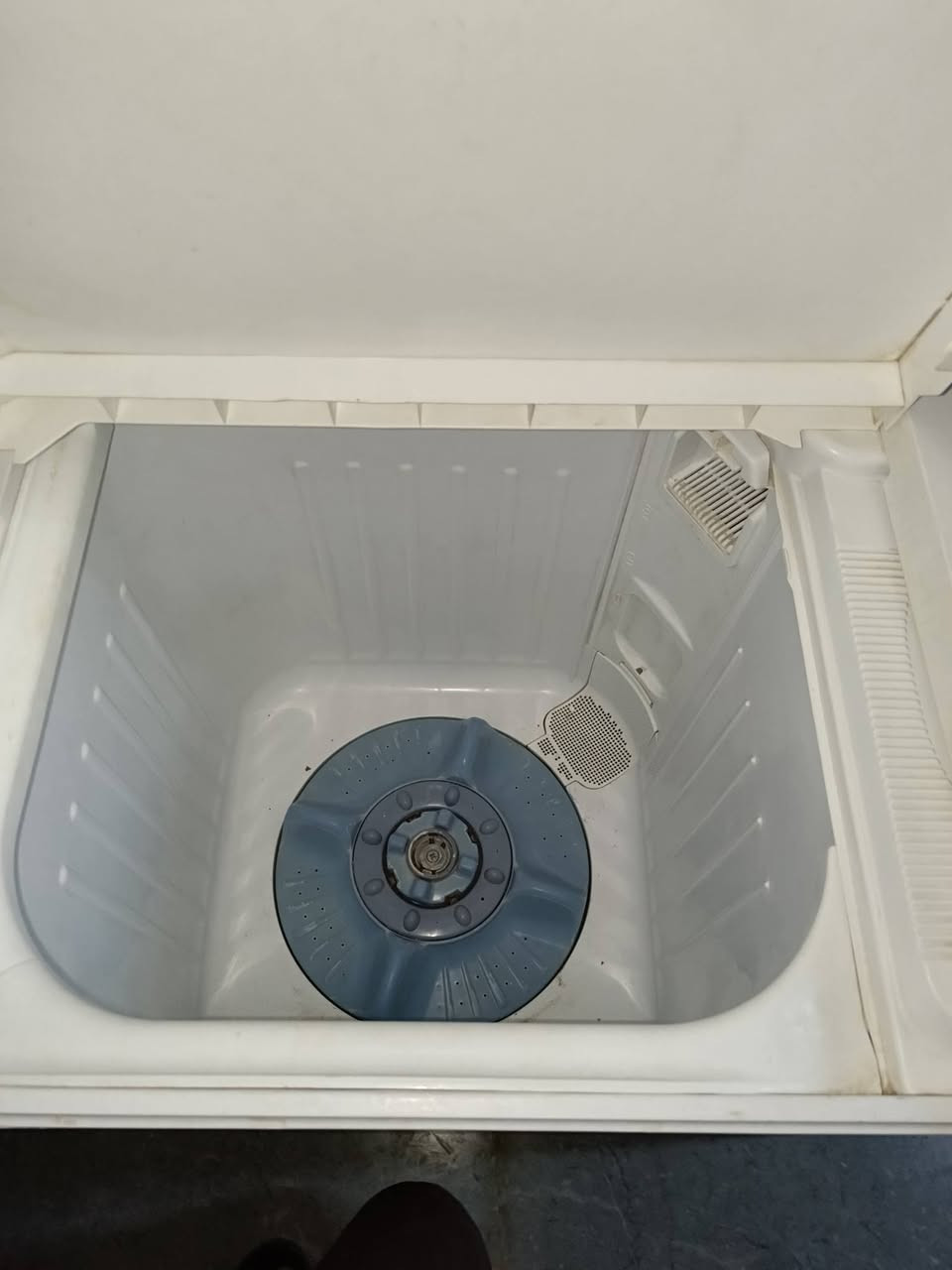 غسالة هيتاشي شرط الشغل حجم ٨كيلو سعر ٦٥الف ***********
