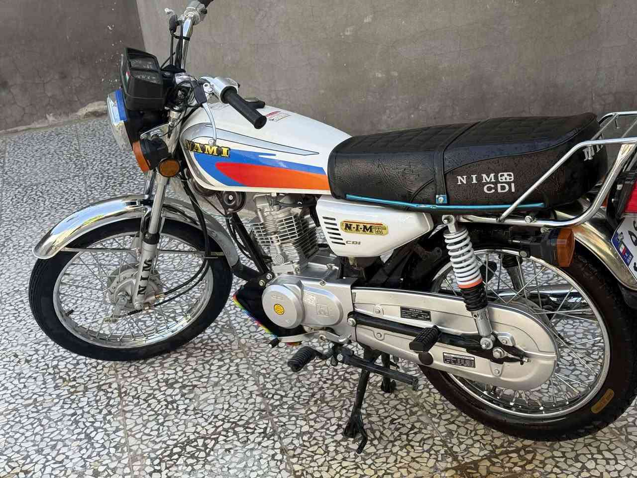 يا لله سلام عليكم  مرخصت مدير الكروب دراجه 4 كير اصولي  للبيع بعدهي زيرو اكاتبك من الوكيل ابسمك ماملعوب بيه برغي ما مفتوح بانزين او دهن فقط كهربائيات شغاله كلشي شغال صارله اقل من  4 اشهر  من طالعه من الوكيل ع وضعيت الوكيل اشاير لايت بكلايت هورن عالي ناصي كله شغال نامه اصلي مو تقليد طلعته بيدي من الوكيل مكاني نجف---{ السعر مليون او 150--﴾ وشراي ابخدمته.. بيخير اويدلل  محرك ناعم يخبل دراجه ربع مذب عليه كفاله عامه.. رجأن الموشراي ليعامل بيع فقط تحياتي لجميع..  : نجف :  👑 🤍                     .  «… *********** …»
