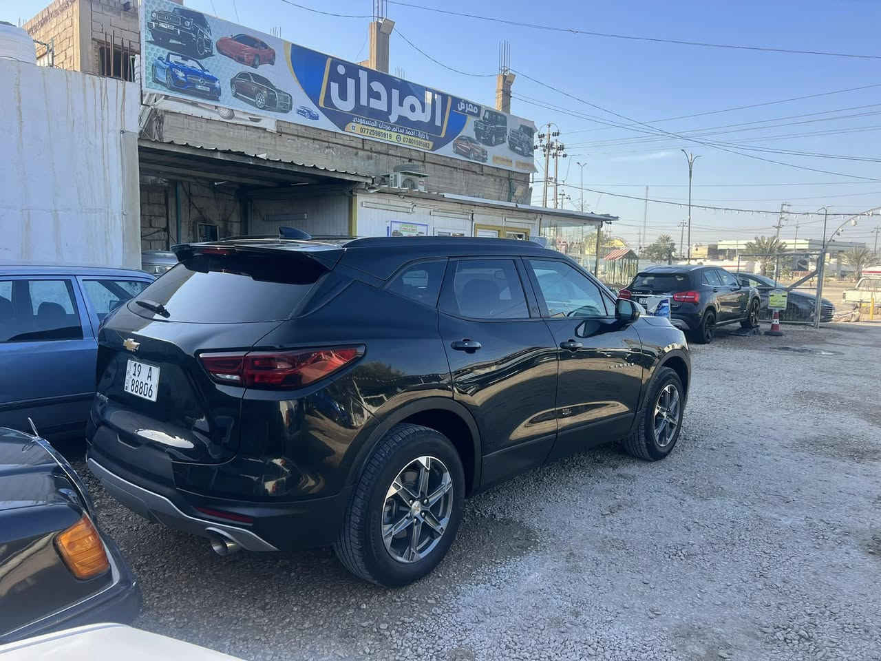 سلام عليكم بلايزر موديل 2024جاملغ امامي فقط محرك 4 تيربو سياره جديده بيع  عنوان كربلاء طريق بغداد عمود 250 سعر 230 وشراي يتصل خدام ***********
