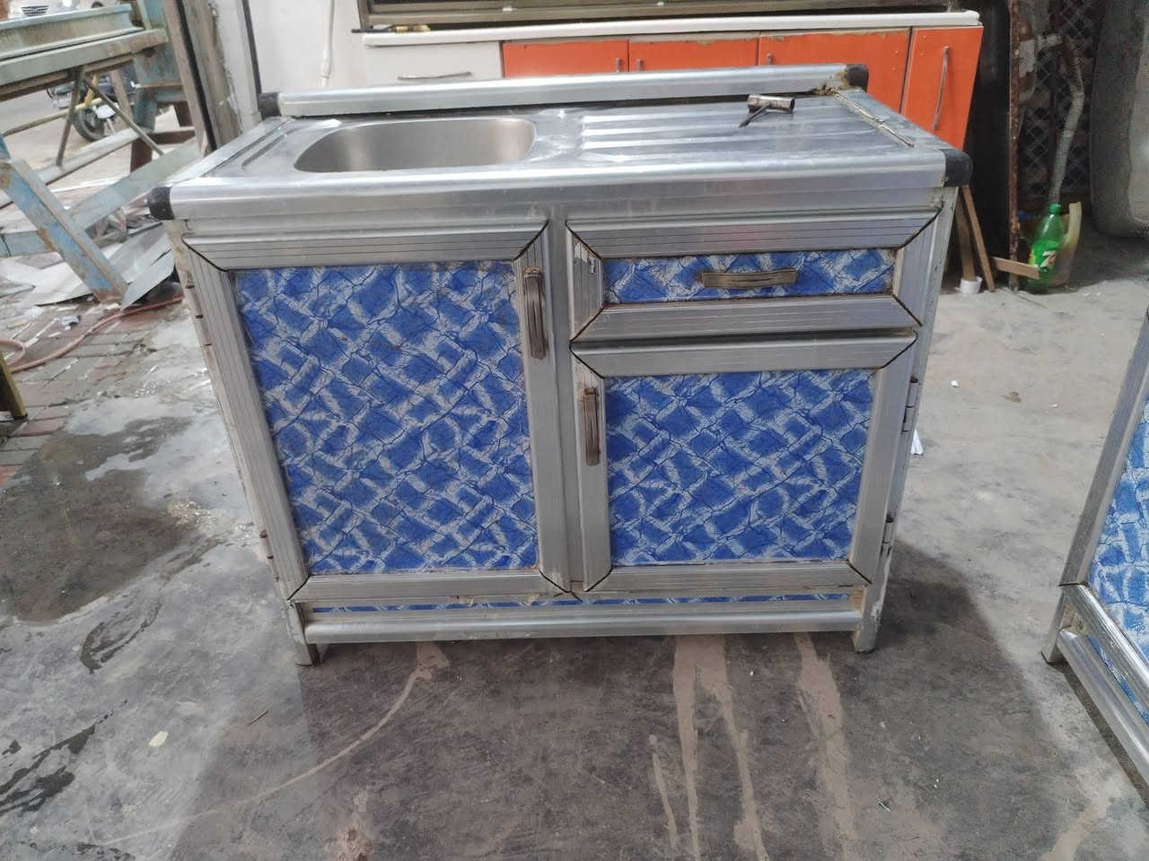 سنك مترين حوظين حطاطه حجل دبل قلاب قفل 100
كاونتر مترين ارضي ومترين ملحق ومتر و10 سنك 250 ثلاجه فول تبريد تجميد 120 للتواصل ***********
