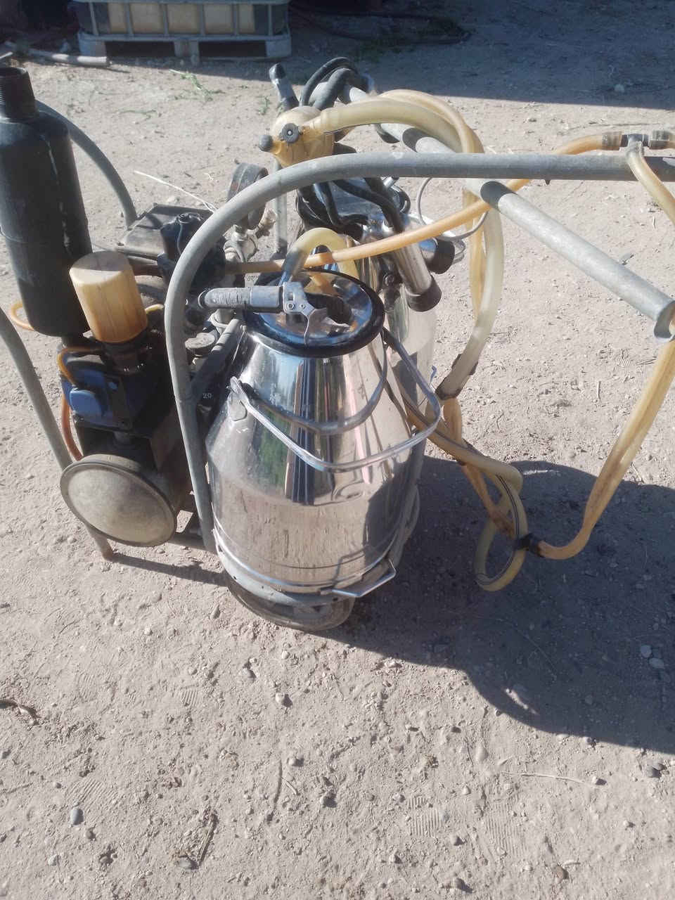 حلابه للبيع شغاله الاتصال على***********
