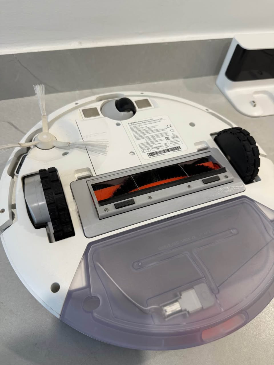 The Xiaomi Robot Vacuum S20 delivers powerful suction with up to 5000Pa using a precision vacuum gauge. Equipped with a 400mL dustbin for dirt collection and a 270mL water tank for mopping, this robot vacuum ensures thorough cleaning. It features a 45W rated power, 2900mAh (rated) battery capacity, and a 3.5kg lightweight design. With a 20V charging voltage and 14.4V rated voltage, the vacuum efficiently cleans large areas. Its compact dimensions (Φ325 x 98mm) make it easy to store. أربيل, العراق


**إذا كنت صاحب هذا الإعلان وتريد حذفه لأي سبب، رجاءا أرسل رسالة إلى الدعم الفني**