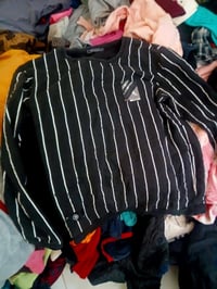 من رخصت الادمن عل بركة توفر ملابس بالة شتائي نضيف  100 قطعة تطلع كونية...