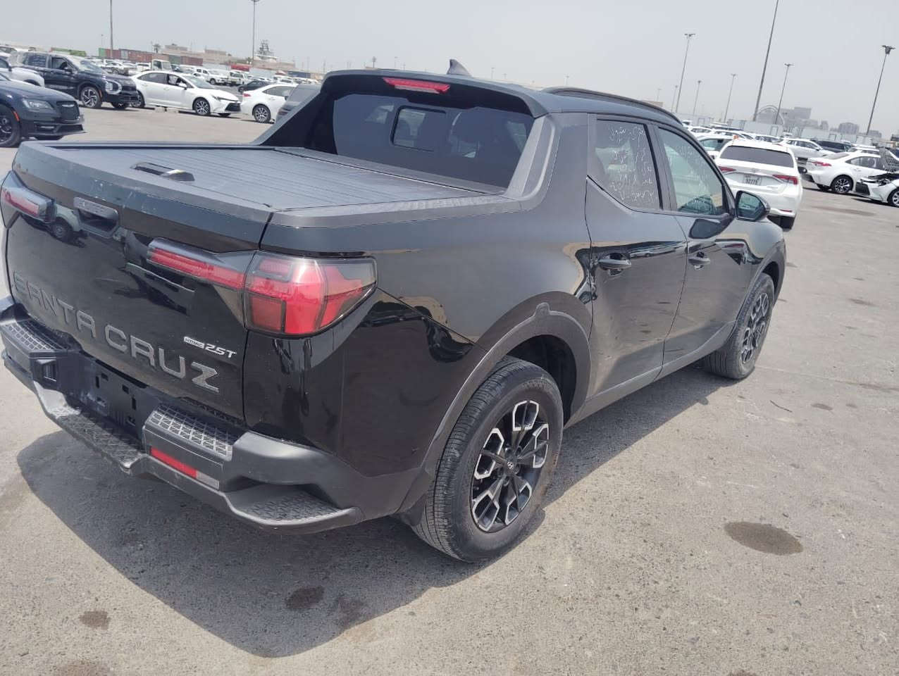 السلام عليكم 

بيك اب هونداي سانتا كروز 2023 لمتد وارد امريكي 

Hyundai Santa Cruz Limited 2023 Green 2.5L 

حجم المكينه : 2500 تيربو

اللون : أسود 

المسافه المقطوعه : ٢٨ الف كم 

الضرر : ضربة خفيفة بالدعاميه موضح بالصور

الايرباك : سليم مطاك ولايرباك 

المواصفات  : 

1. فتحه 

2.بصمه عدد / 2 

3. كشن السائق كهرباء 

4. ويل كب 

5.رادارات 360

6.تشغيل عن بعد 

7.لايتات لد 

8. لايتات زنون

9. اشاير بالمري

10. تحكم ستيرن جهتين 

11.كامرات 360

12.شحن وايرليس

13.هاندبريك بصمه

14.هيترات بالكشنات

السعر :  220 $

رقم اربيل بأسم شركة تريد وكالة او تحويل ✅

تفاصيل آكثر هذآ رقمي ***********

مكان السيارة : البصره
