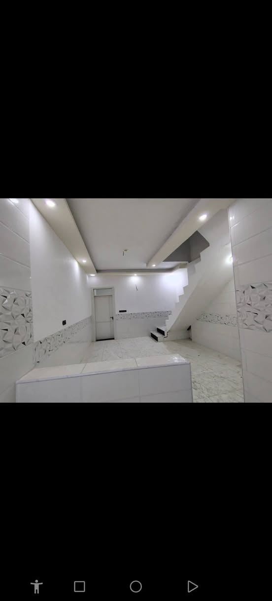 دار للبيع  50 م  السعر 15 وبي مجال للشراي
✅ مشمول بقرار التطويب 

بسعر // مليون مع المجال
موقع /نجف 🏡شارع الحولي مال المطار عمود/ 314 

البناء 🏡 
غرفه/صاله معزوله/مطبخ معزول/ صحيات /مكشوفه
بناء مرتب/ اساس + سقف كونكريت + طابوك/ أرضيه بورسلين ابو ال 60

ألخدمات 🏡 #بعد_عن_سوق_خمس دقايق م
ماء/كهرباء/مدارس/سوق/تبليط/مول***********
*********** النجف, العراق
