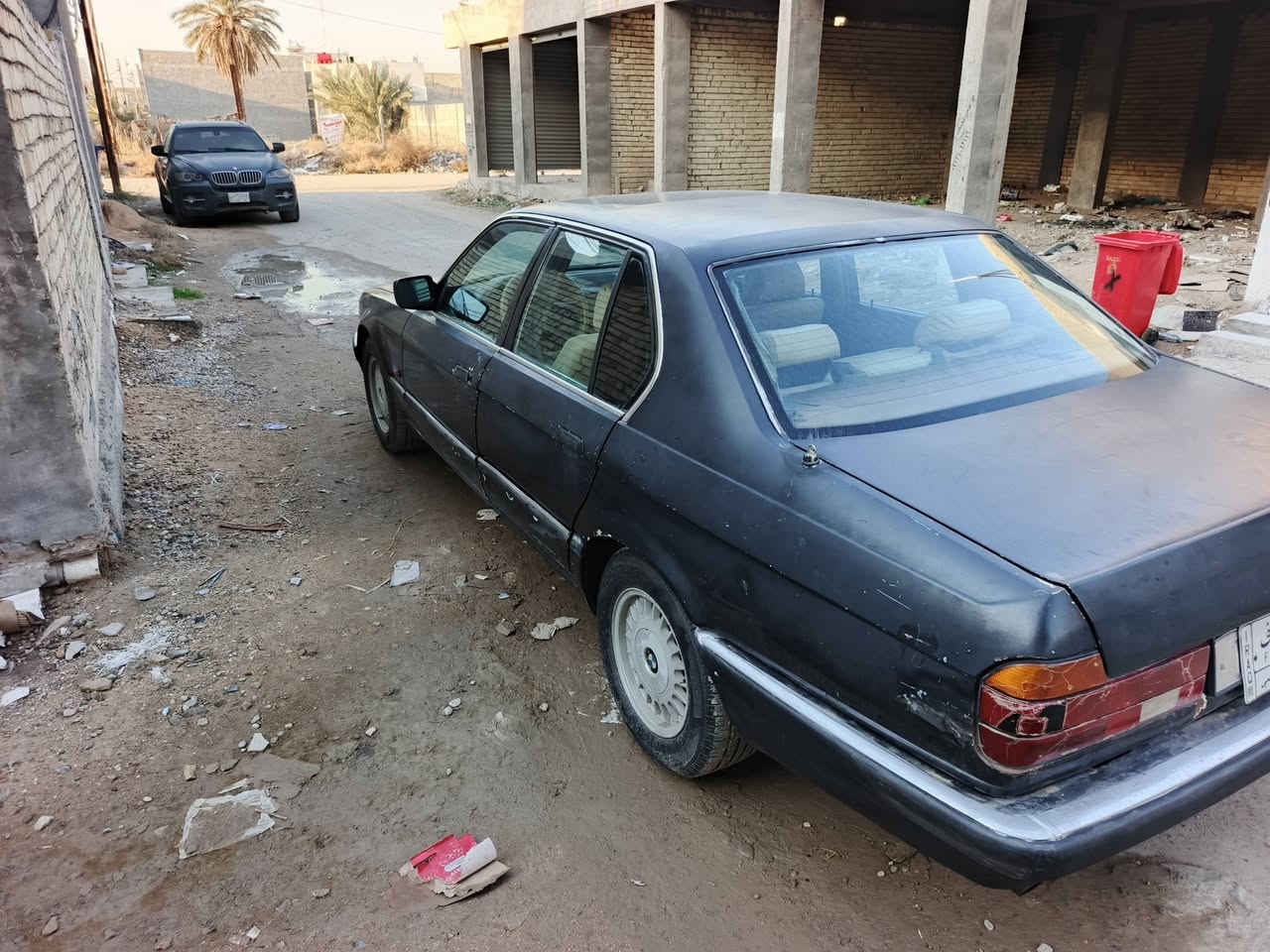 السلام عليكم بي إم 735رقم بغداد حائز ثالث وكاله أو بصمه منل شرعي محرك جديد، كير حاويه جديد تخم تاير جديد تبريد شغال كير أوتو جام كهرباء، موديل ١٩٨٨,سلايت شغال، سياره جاهزه السعر ٢٧,مكان السياره بغداد الدوره، ***********,
