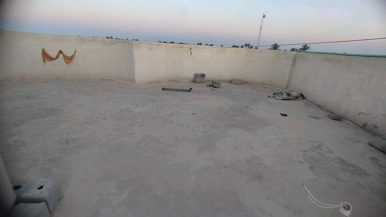 سلام عليكم لبيت مكان تنومه جزيره فيروزه قرب جسر مشايخ شارع عشرين ، يحتوي على اربع غرف ومطبخ وديوان وحمامات 3 جوه واحد خارجي        وصاله مساحه لبيت أكثر من 150 ،،،بناه طابقين بناه طابوق 180بي مجال

للاستفسار اكثر المراسلة على ***********