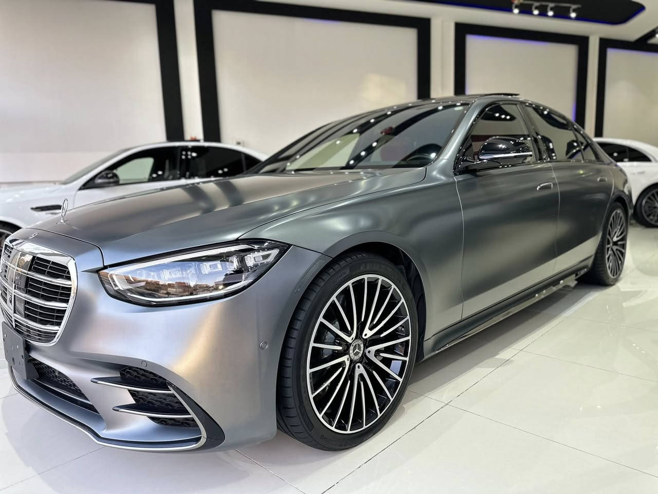 Mercedes S-580 4Matic
موديل : 2023
وارد: كندي كلين تايتل 
الممشى : 25000 
حجم المحرك : 8 سلندر 
بلادي لون مات بدون صبغ  مكفولة من الدعامية للدعامية 
فول فول مواصفات : داخلية بيانوl-داتاشو 3D جبير - التاير الخلفي يلوف - رادارات 360 - كاميرات 360 - داتاشو - كشنات مساج - كشنات تبريد - كشنات تدفئة - كشنات كهرباء - بانوراما -  سماعات مايباخ -  و الداخل يجي مواصفات مايباخ - جام بولورايز -و هواي مواصفات لخ 
السيارة رقم سليمانية 
مكفولة حتى الدعاميات مكفولة من الصبغ 
للاستفسار : ***********
————————————————
Mercedes S-580 4Matic
ساڵ:2023 
هاوردە : کەنەدی کلین تایتڵ
ماوەی رۆشتن :25000 
قەبارەی بزوێنەر : 8 بستۆن 
رەنگی مات بیلادی بێ بۆیاغ دەعامی بۆ دەعامیبە شەرت
ناو پیانۆ- داتاشۆ گەورە 3D ـ ناو سور ـ طایەی پشتەوە دەسورێتەوە ـ  رادر 360 - کامێرا 360- داتاشۆ ـ پانۆراما ـ کوشن مەساج ـ کوشن تەبرید ـ کوشن هیتەر ـ ناو سەیارەکە مواصەفات مایباخ ـ جام پۆلۆرایز بیلادی ـ و زۆر مواصەفاتی تر 
بێبۆیاغ بێ سارد و تەعدیل دەعامی بۆ دەعامیبە شەرت
ژمارە سلێمانییە
بۆ پەیوەندی : ***********
